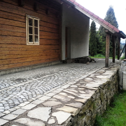 Kamenná dlažba
