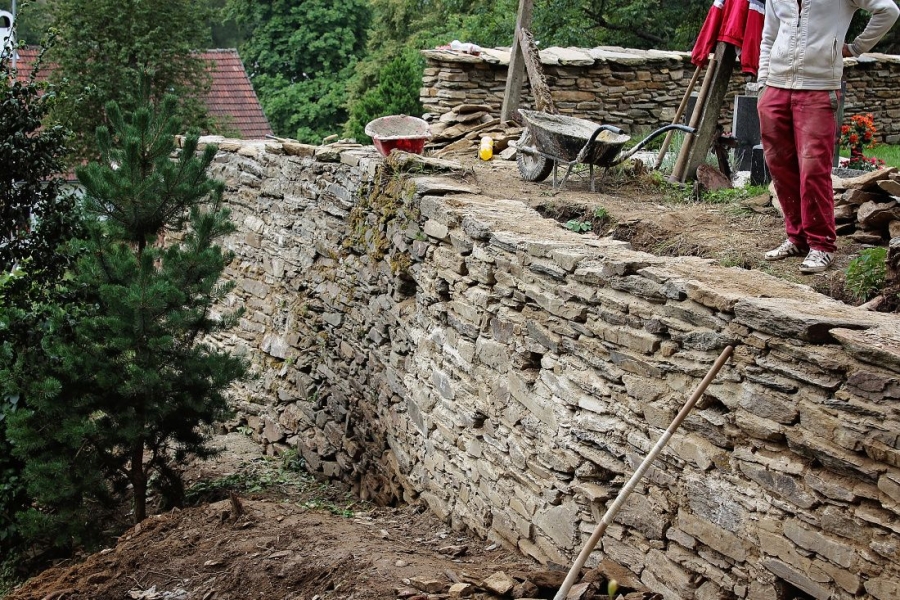 Kamenná zeď Rožmitál na Šumavě