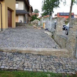 Kamenná dlažba