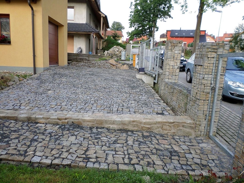 Kamenná dlažba