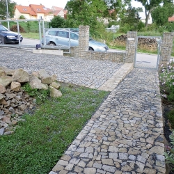 Kamenná dlažba