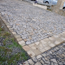 Kamenná dlažba