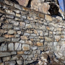 Výstavba nových opěrných zdí Horská zahrada, svah nad Rybářskou ulicí
