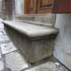Kamenný schod