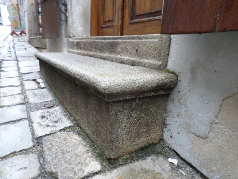 Kamenný schod