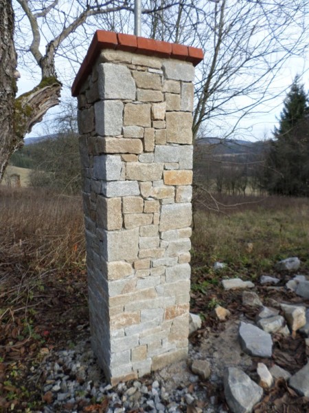 Kamenný sloupek-2